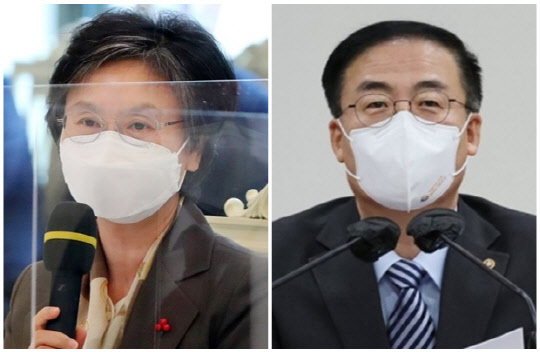 노정희(왼쪽) 선관위원장과 김세환 선관위 사무총장. <연합뉴스>